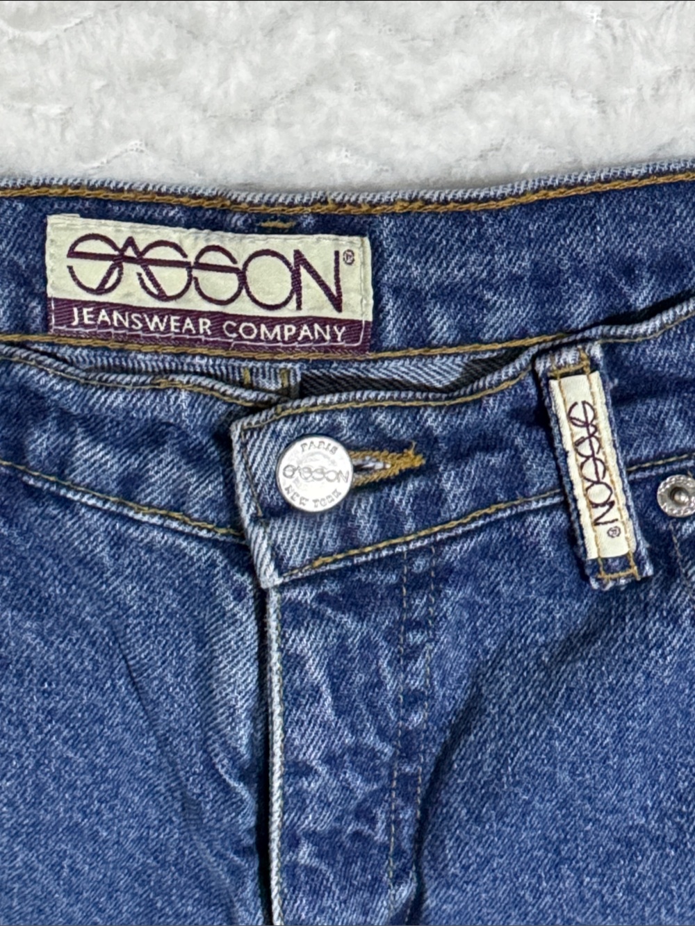 Sasson Women’s Vintage Denim Shorts Bermuda Cut Off Jorts Medium Wash - Picture 2 of 12